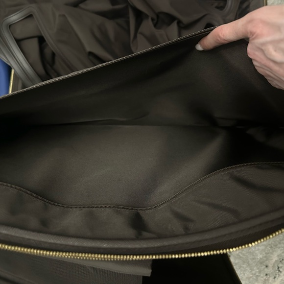 Louie Luggage - Picture 13 of 13